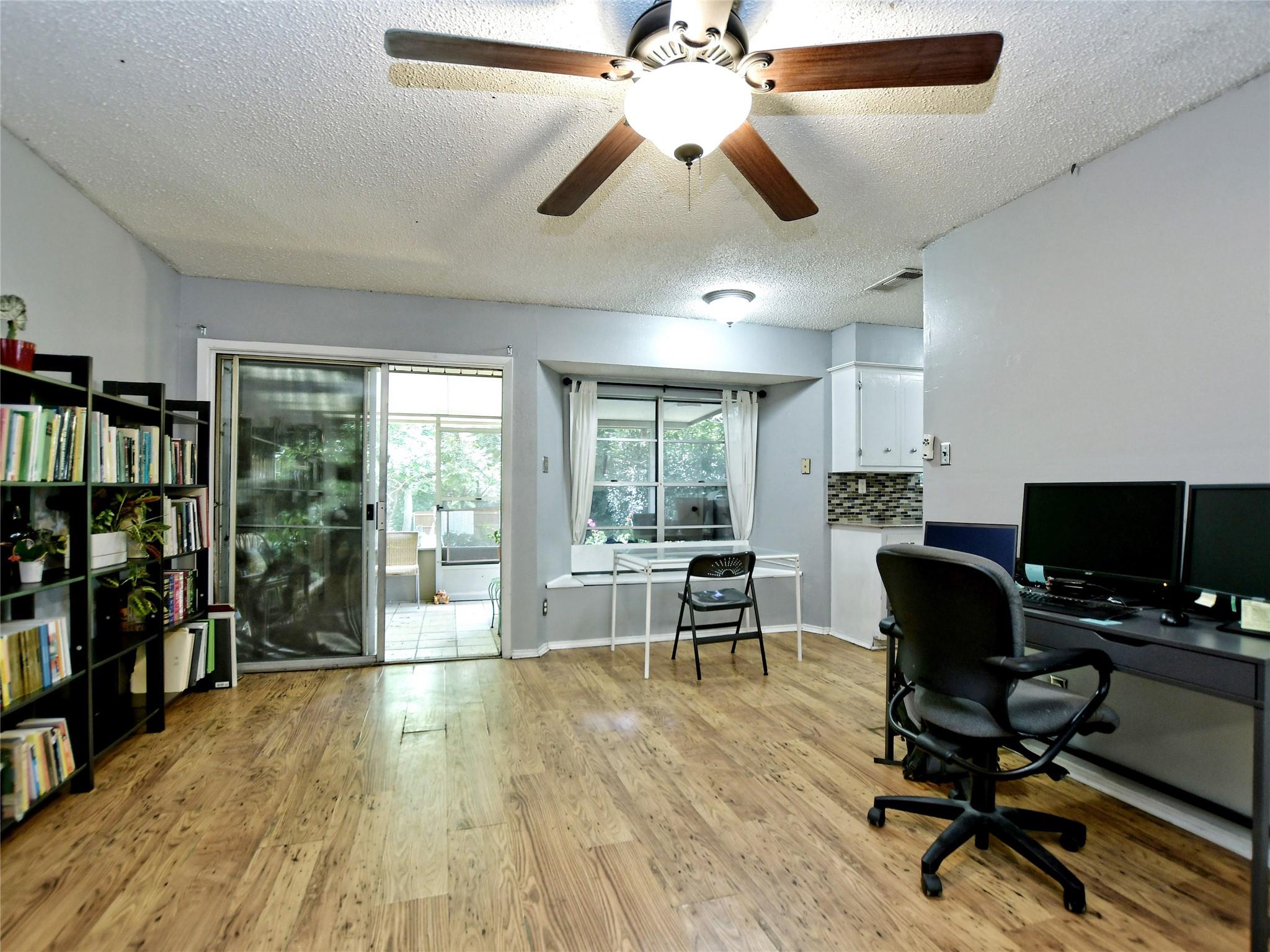 4911 Aberdeen Cir Property Photo 4