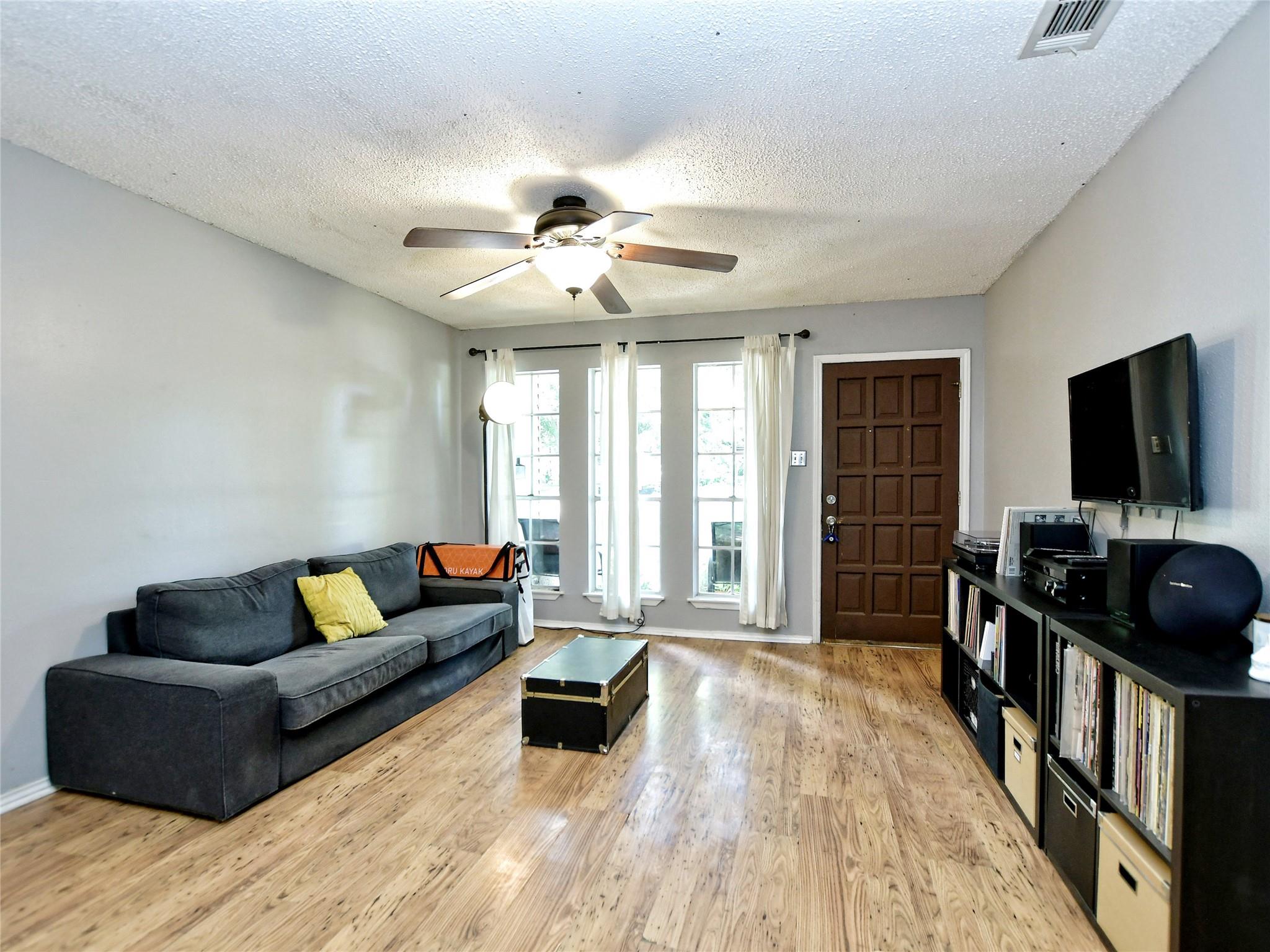 4911 Aberdeen Cir Property Photo 5
