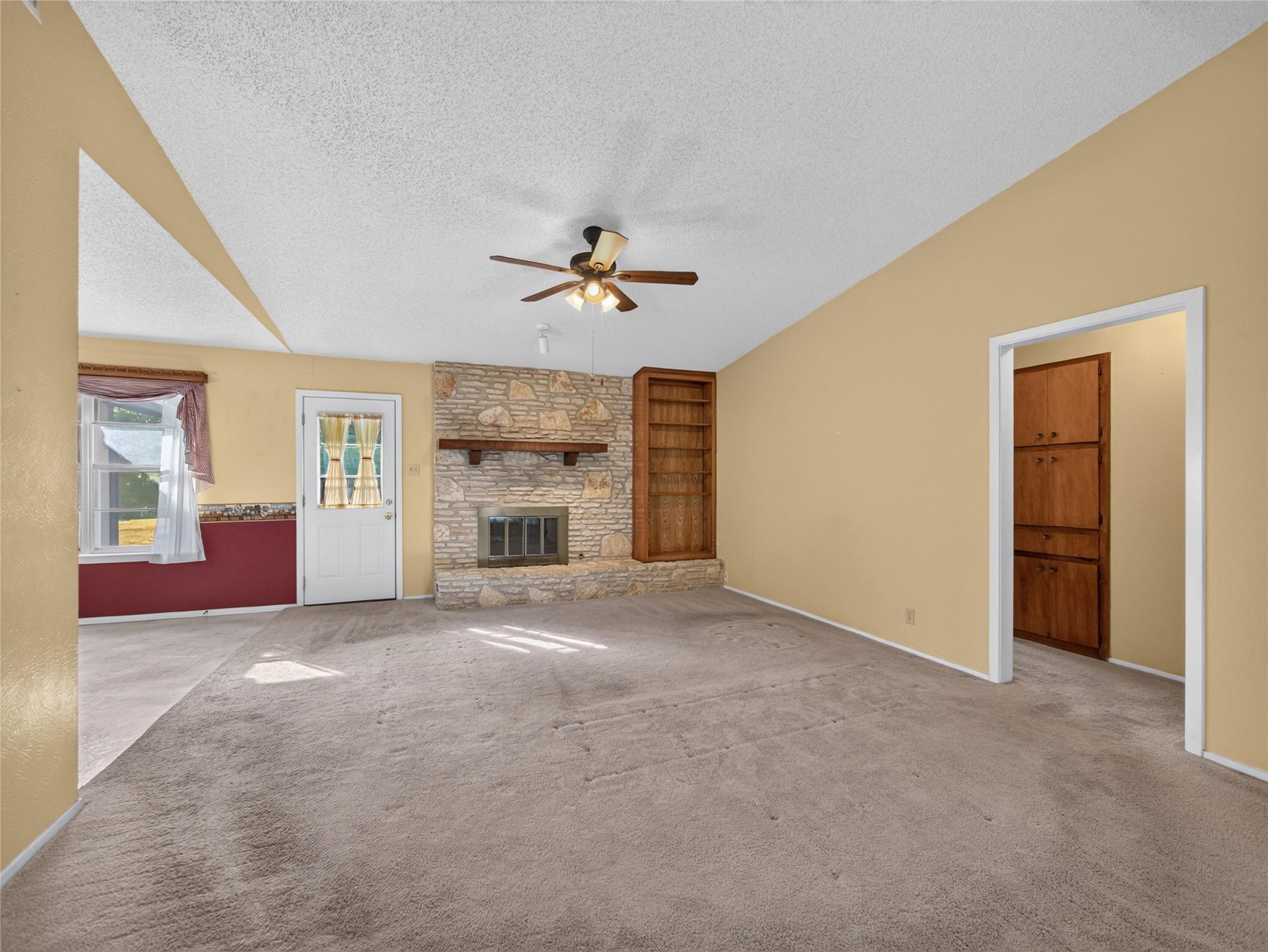 404 E Central Dr Property Photo 5