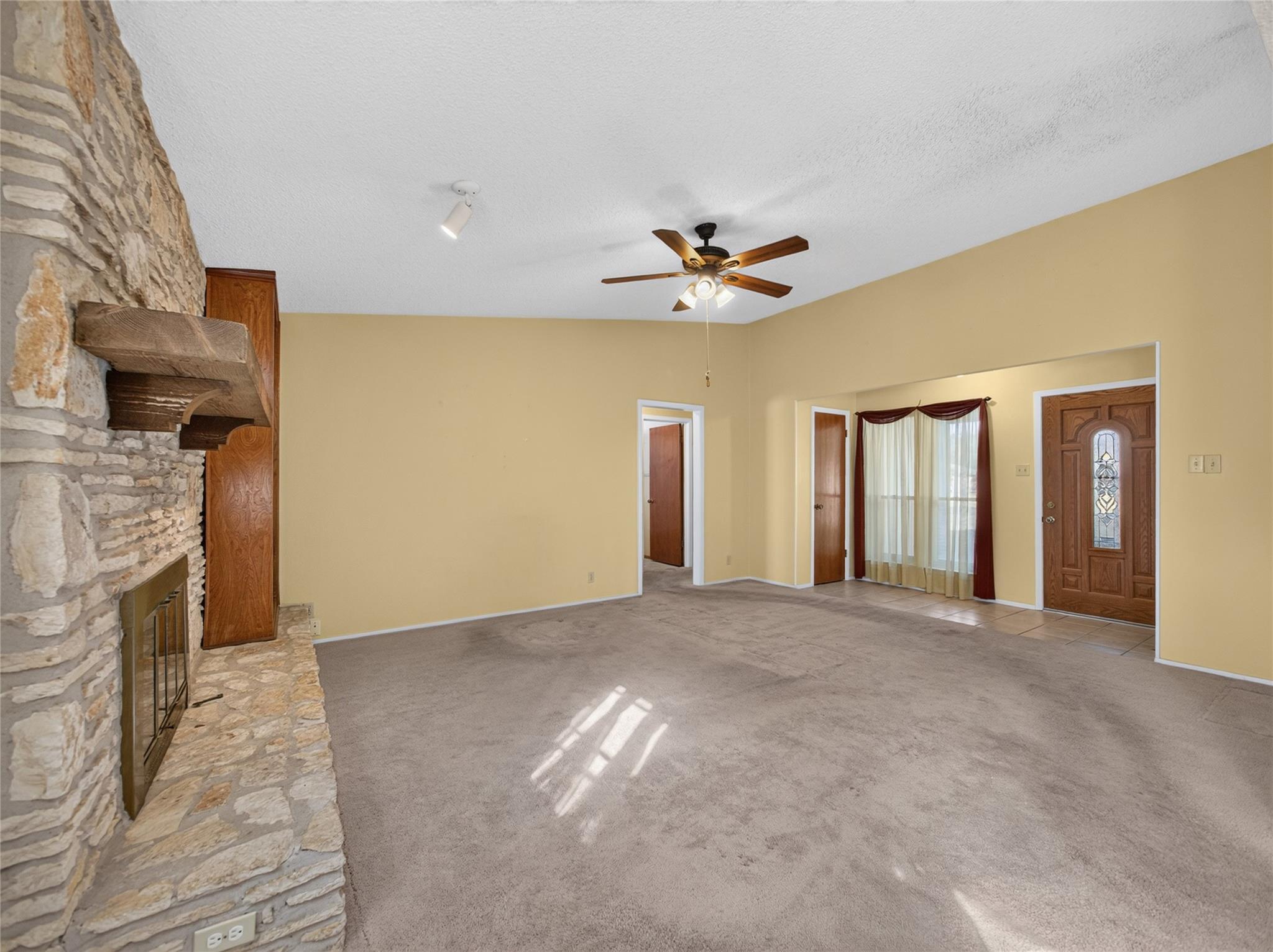 404 E Central Dr Property Photo 6