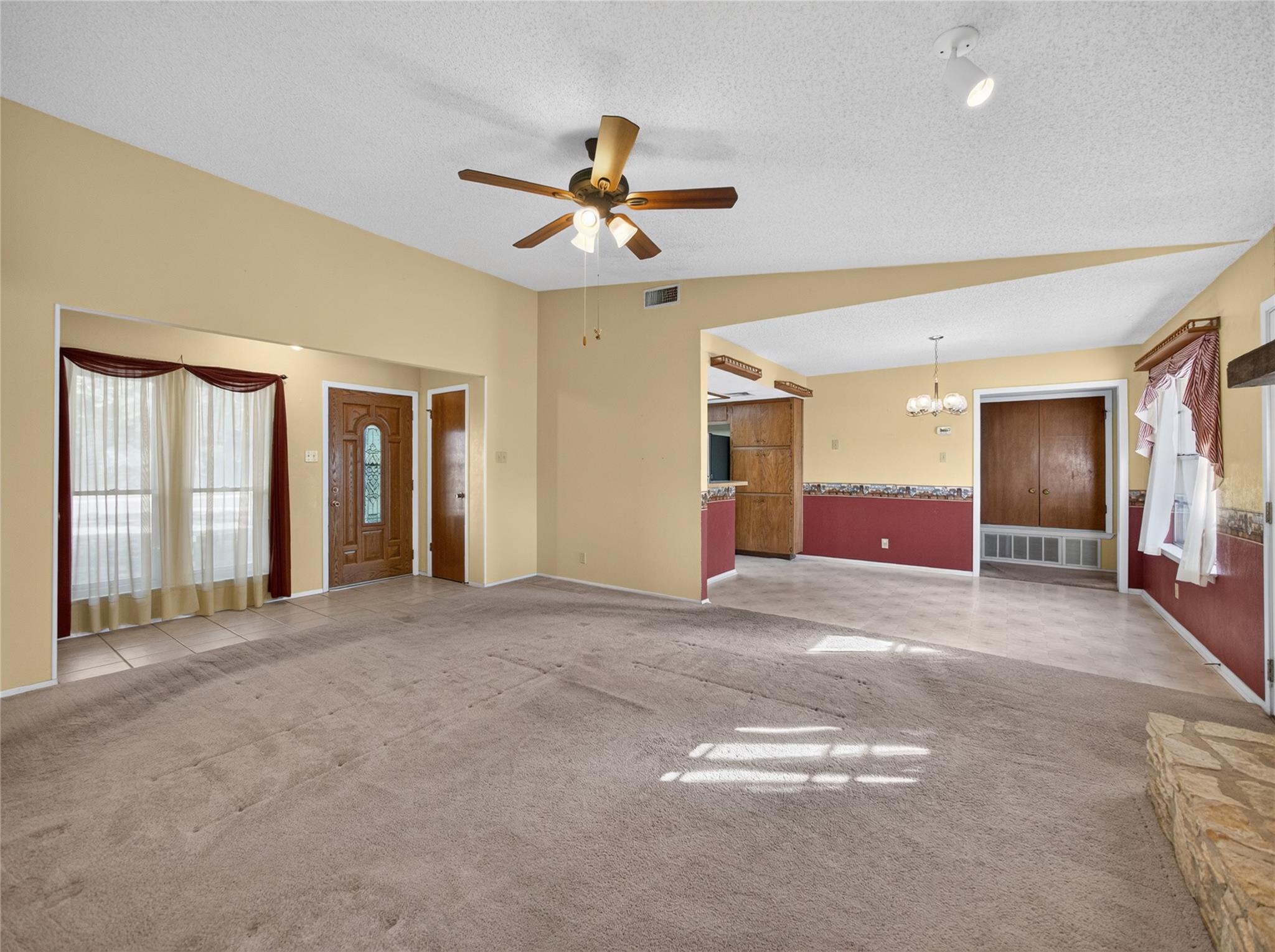 404 E Central Dr Property Photo 7