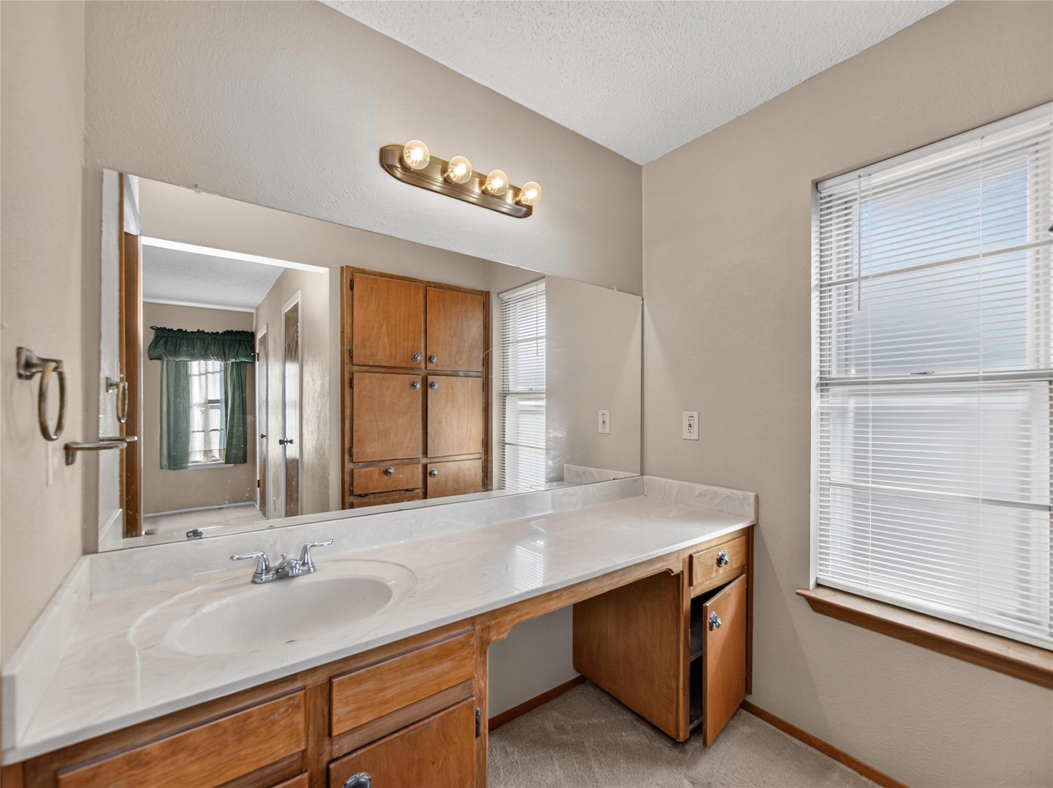 404 E Central Dr Property Photo 16