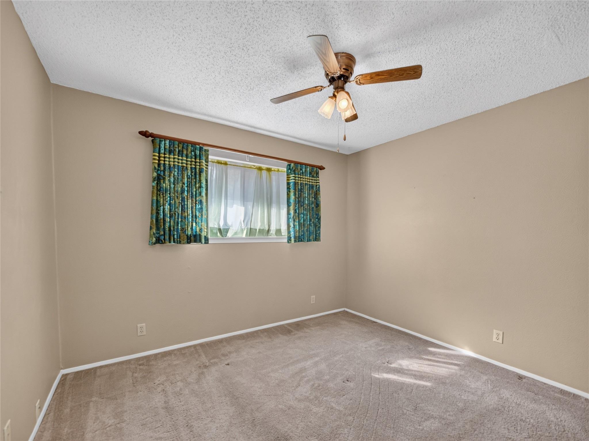 404 E Central Dr Property Photo 19