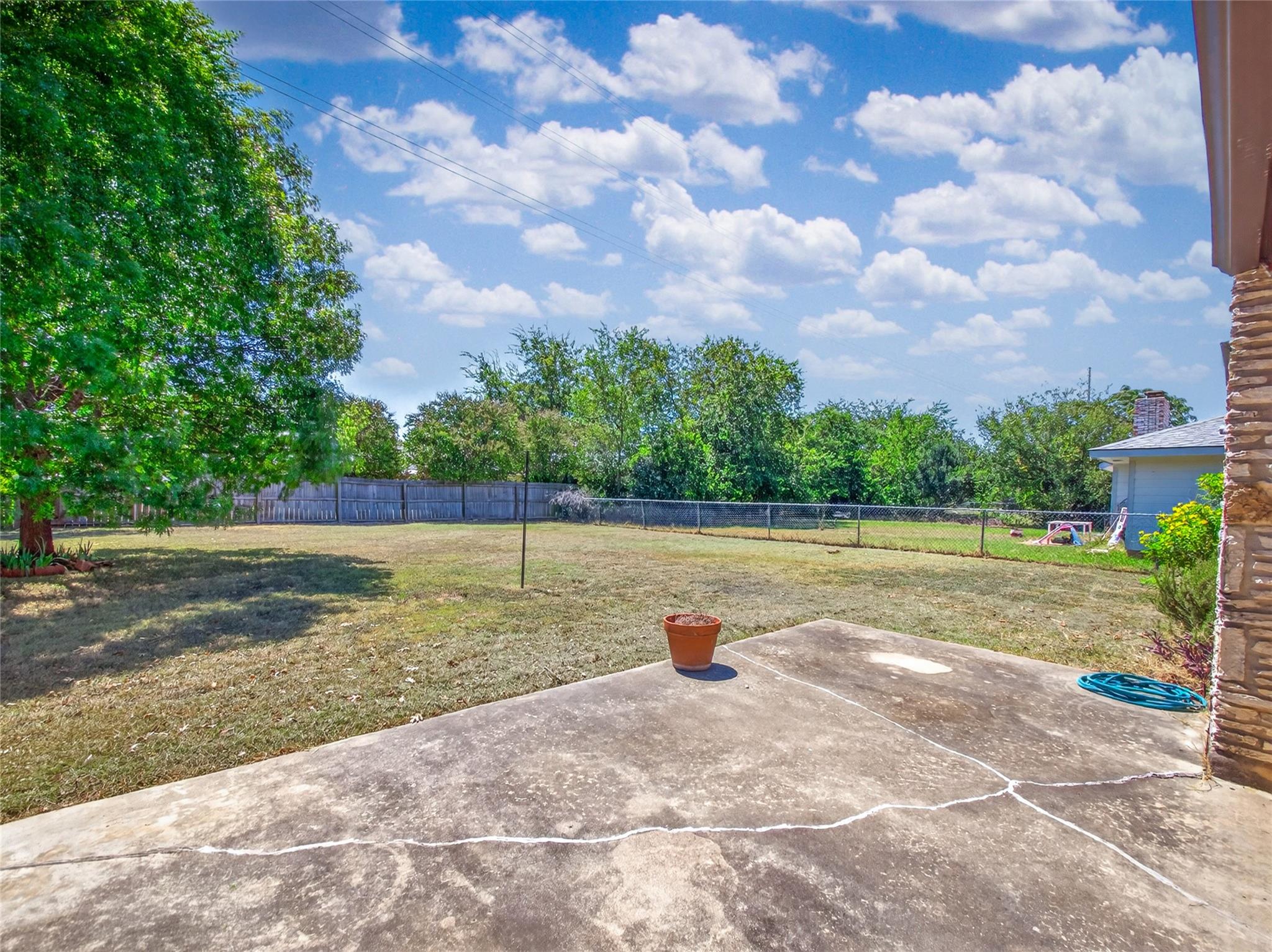 404 E Central Dr Property Photo 25