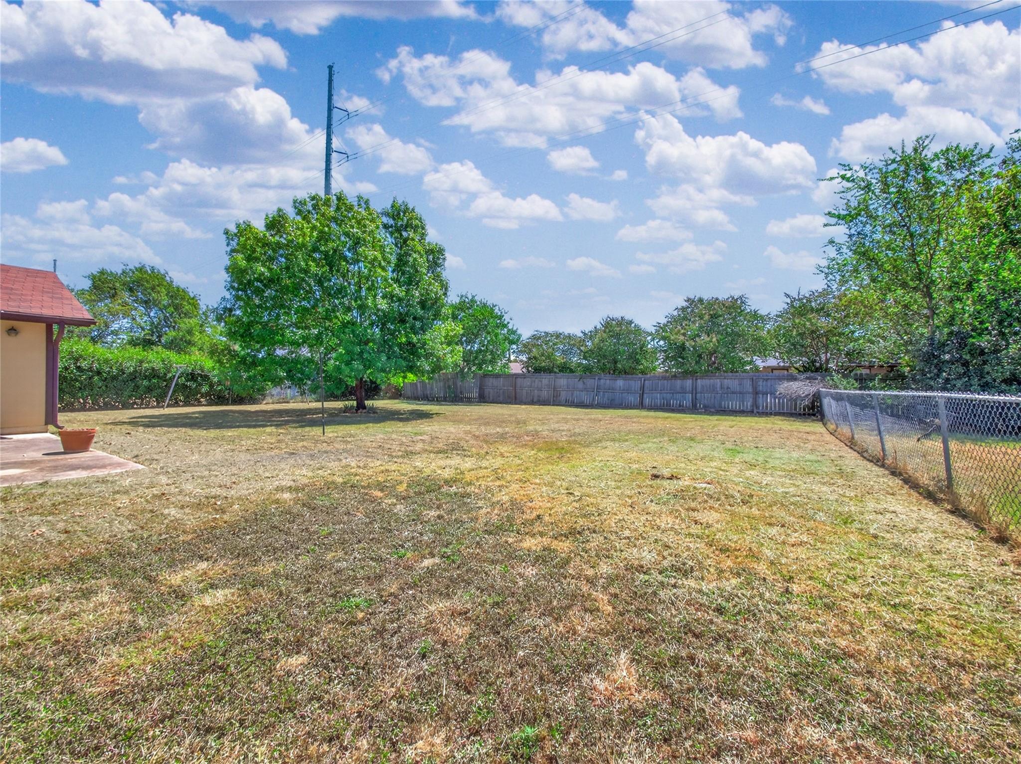 404 E Central Dr Property Photo 28