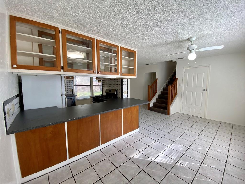 407 E 30th St #b Property Photo 2