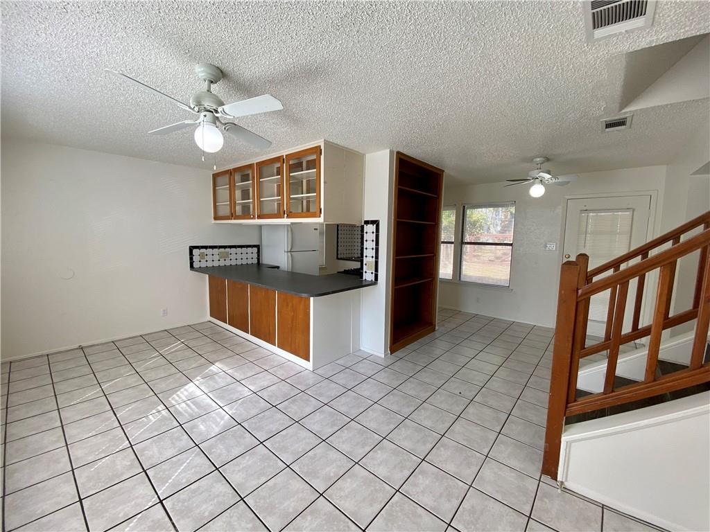 407 E 30th St #b Property Photo 3
