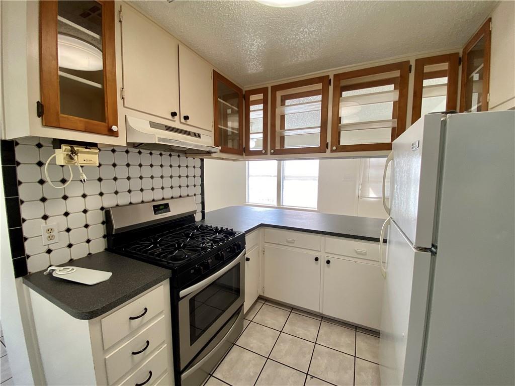 407 E 30th St #b Property Photo 4