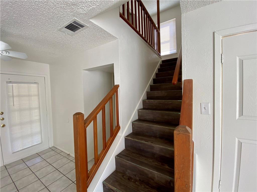 407 E 30th St #b Property Photo 11