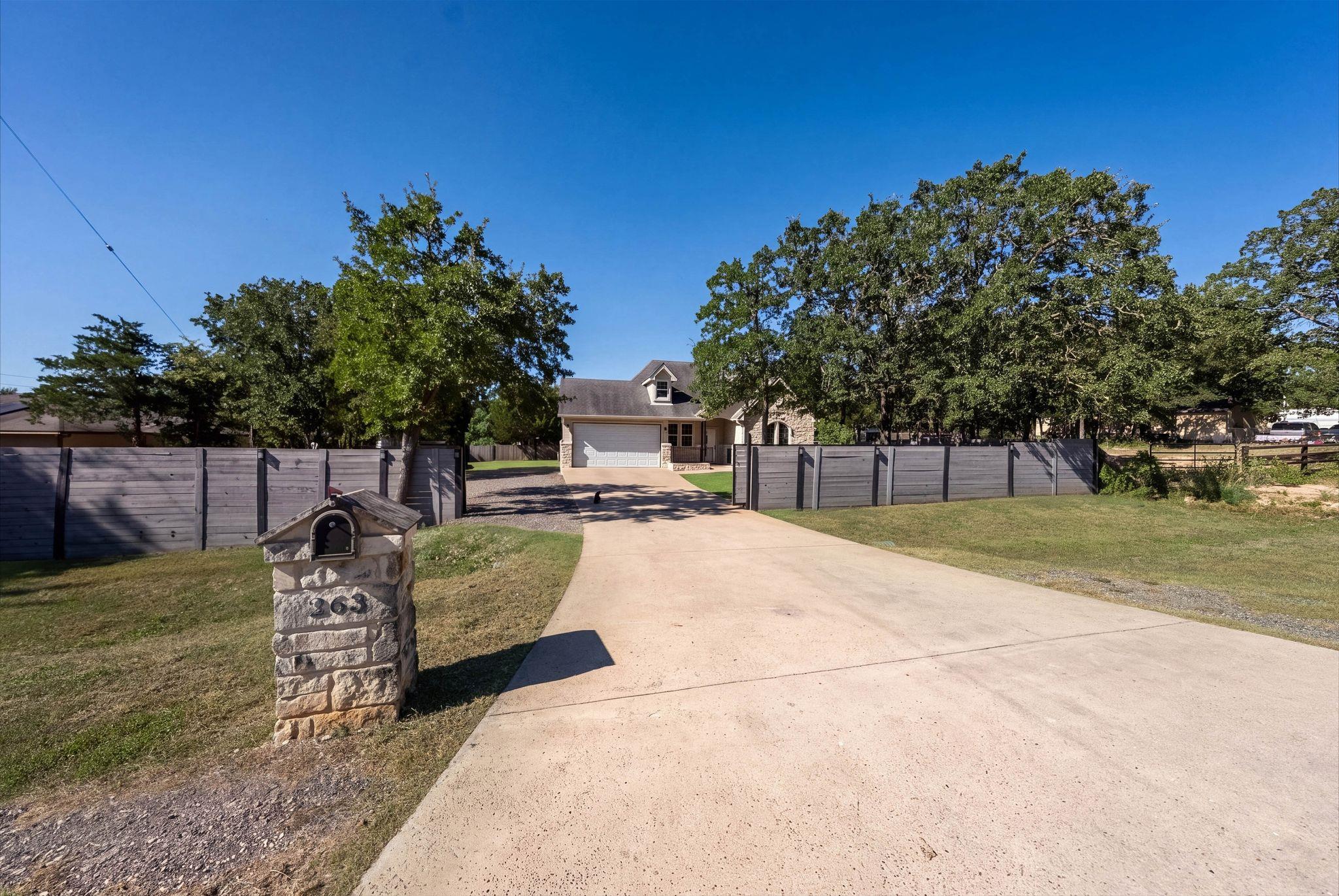 263 Indian Oak Dr Property Photo 2