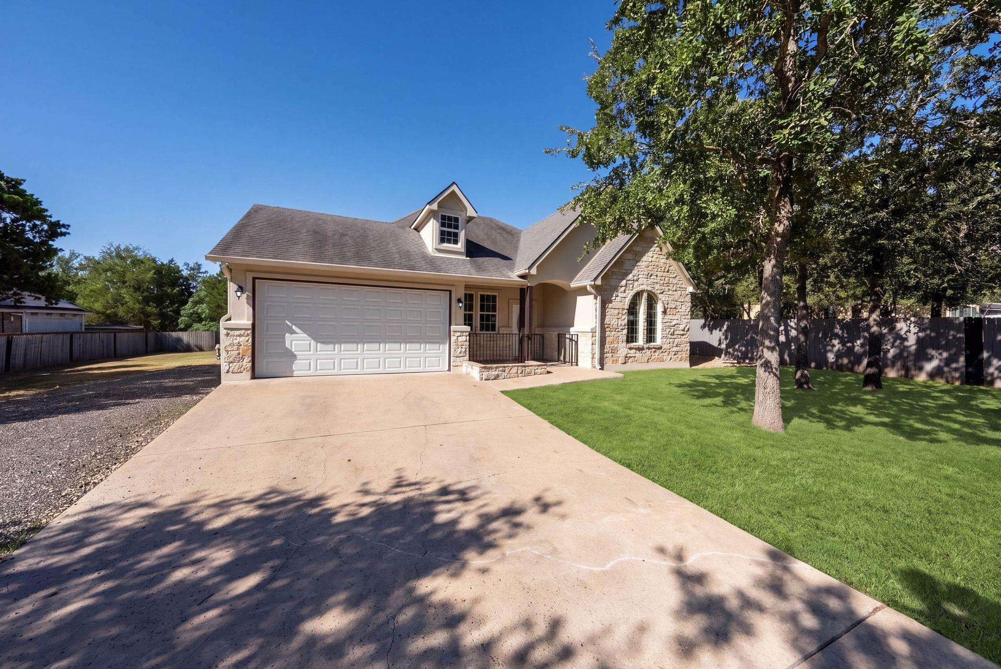 263 Indian Oak Dr Property Photo 4