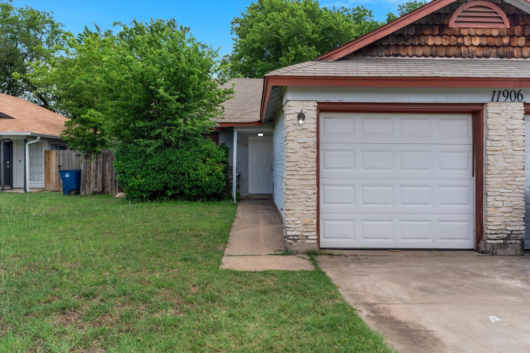 11906 Sunhillow Bnd #a Property Photo 1