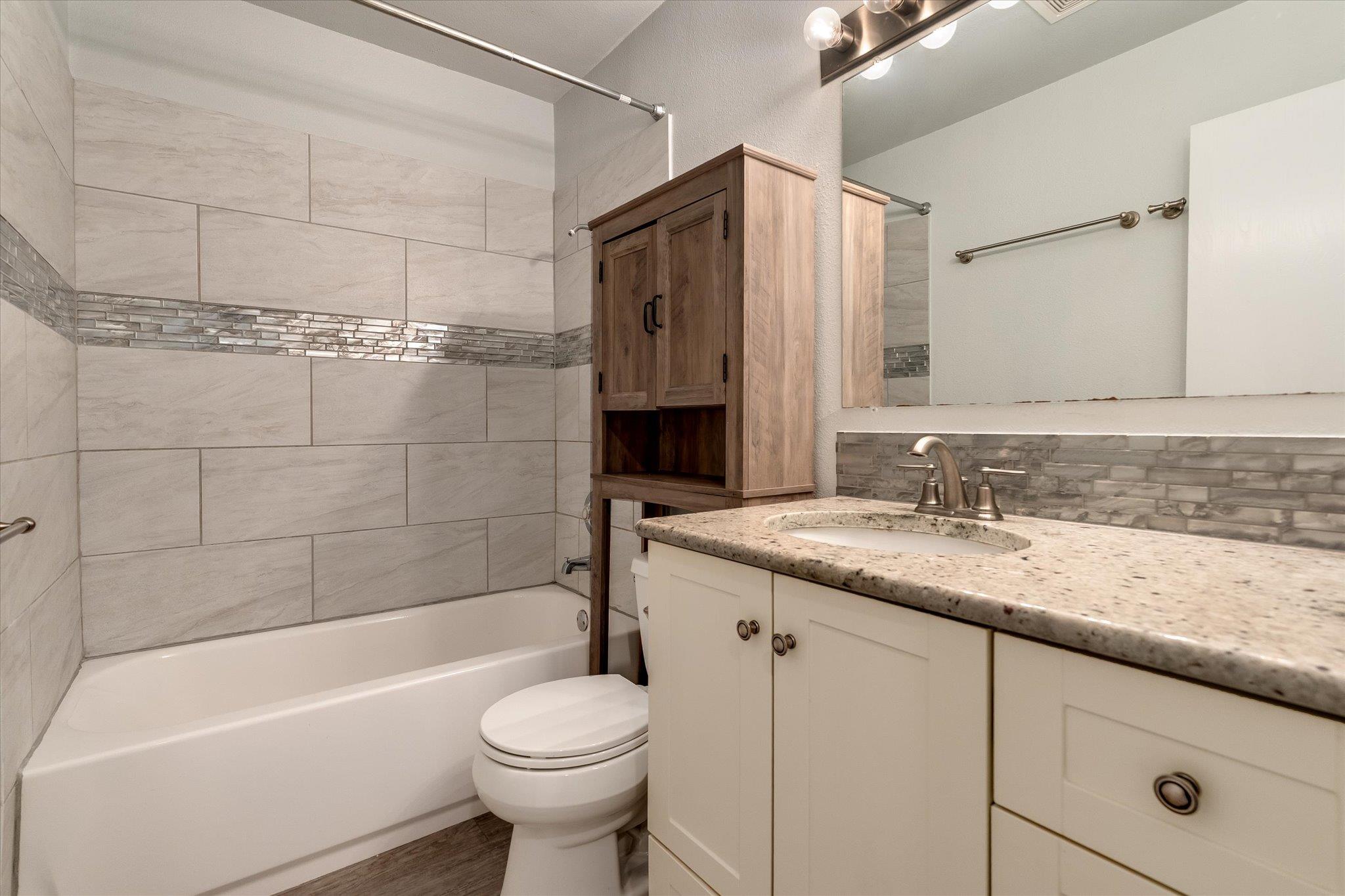 11906 Sunhillow Bnd #a Property Photo 7