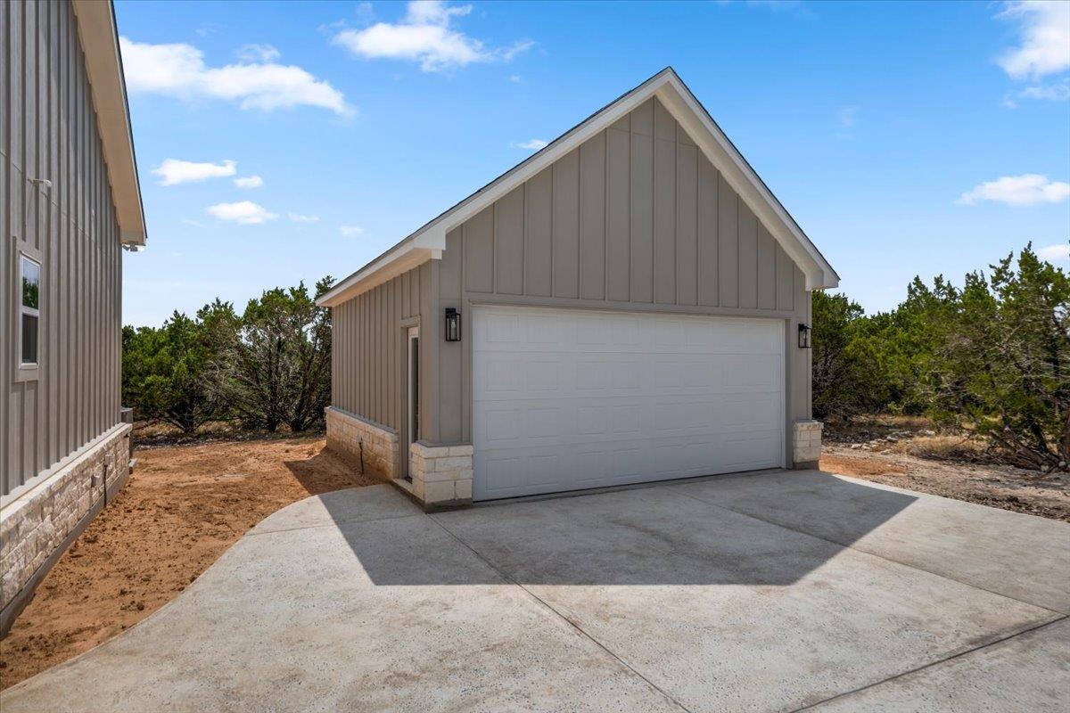 2209 Whitewater Dr Property Photo 4