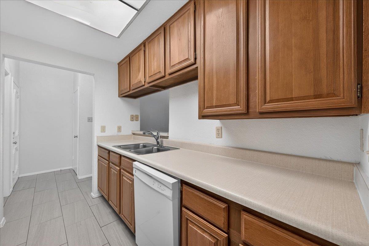 806 W 24th St #217 Property Photo 11