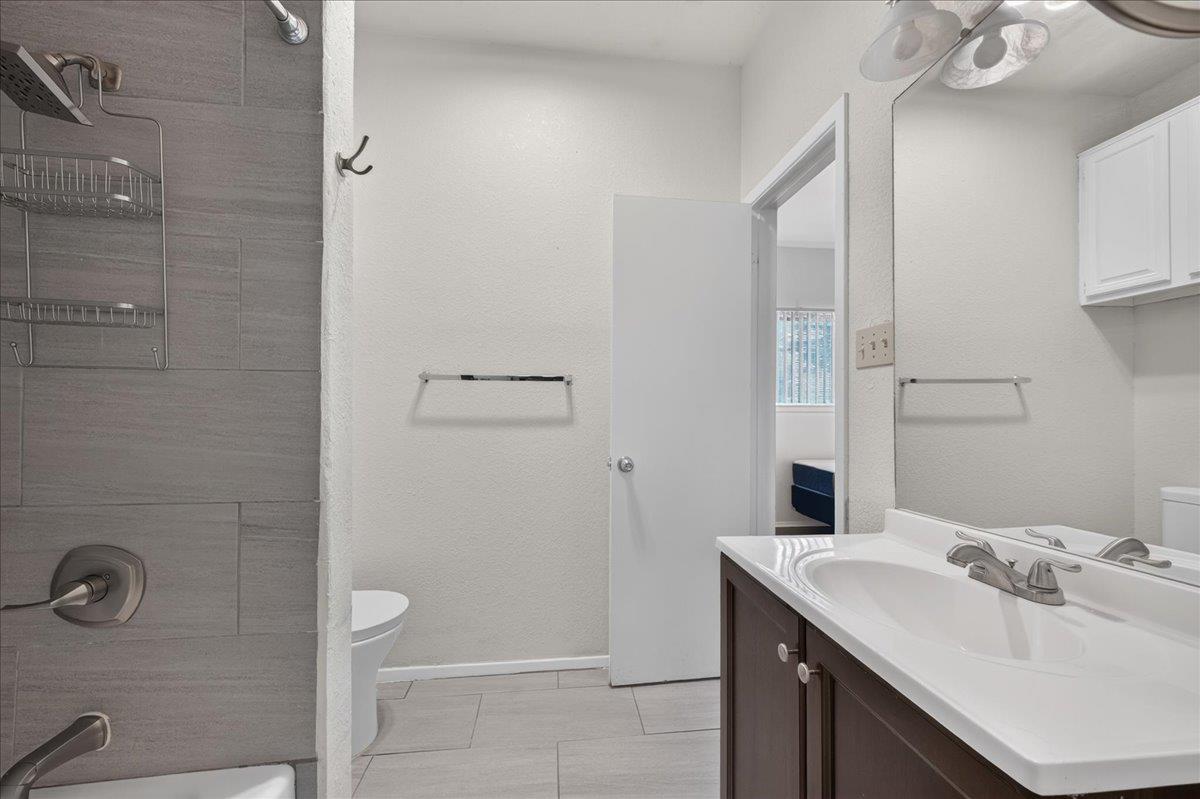 806 W 24th St #217 Property Photo 14
