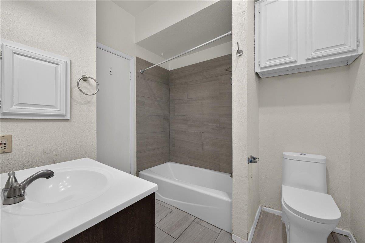806 W 24th St #217 Property Photo 15