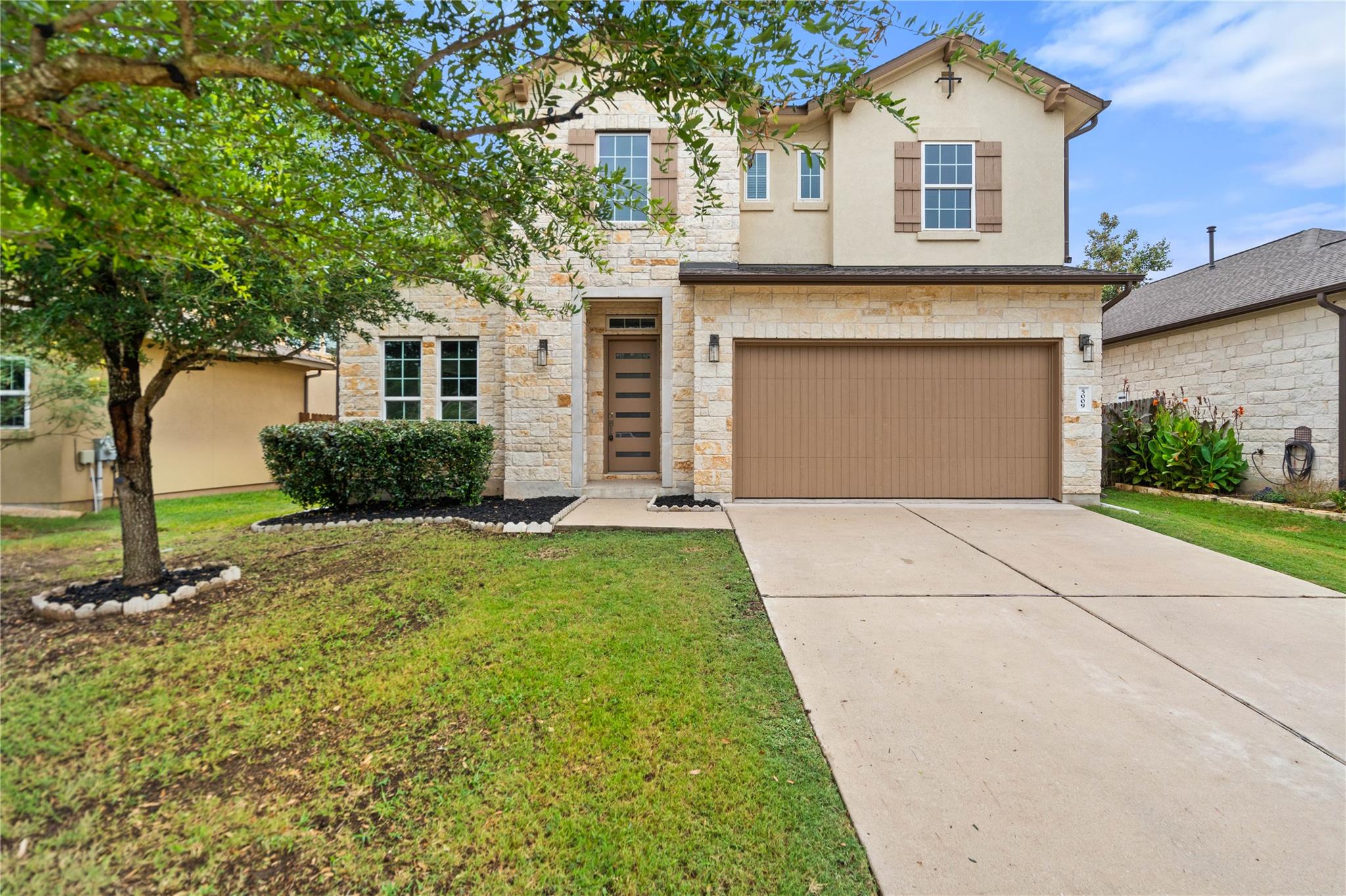 5009 Mandevilla Dr Property Photo 1