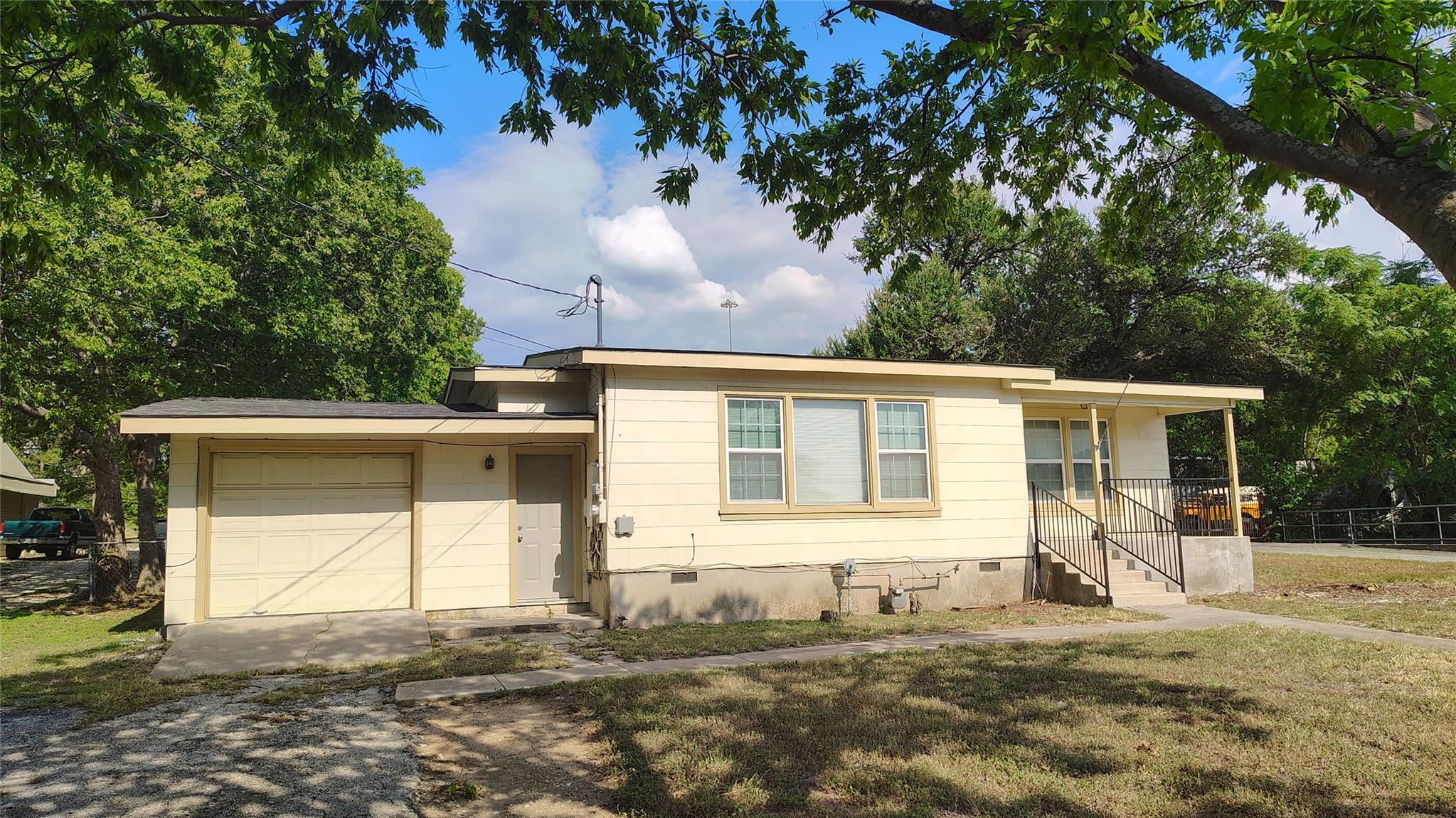 13805 Maye Pl Property Photo 1