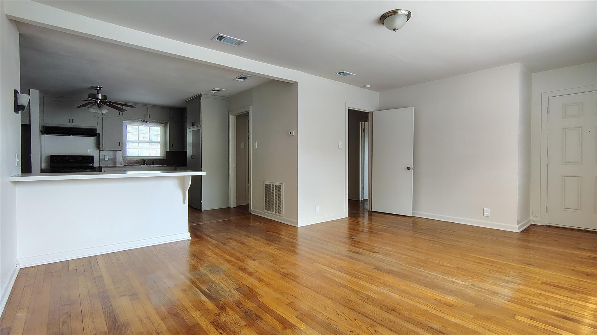 13805 Maye Pl Property Photo 3