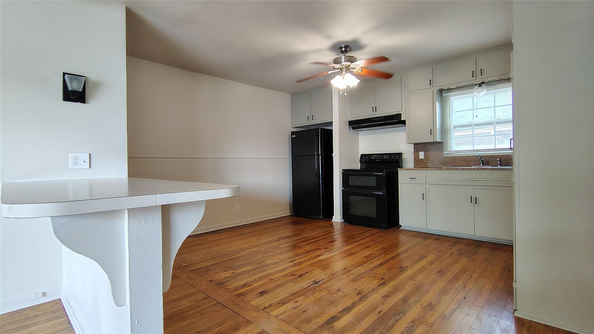 13805 Maye Pl Property Photo 4