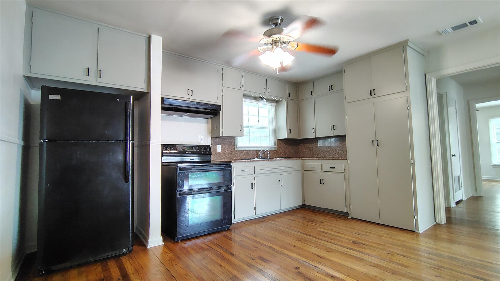 13805 Maye Pl Property Photo 5