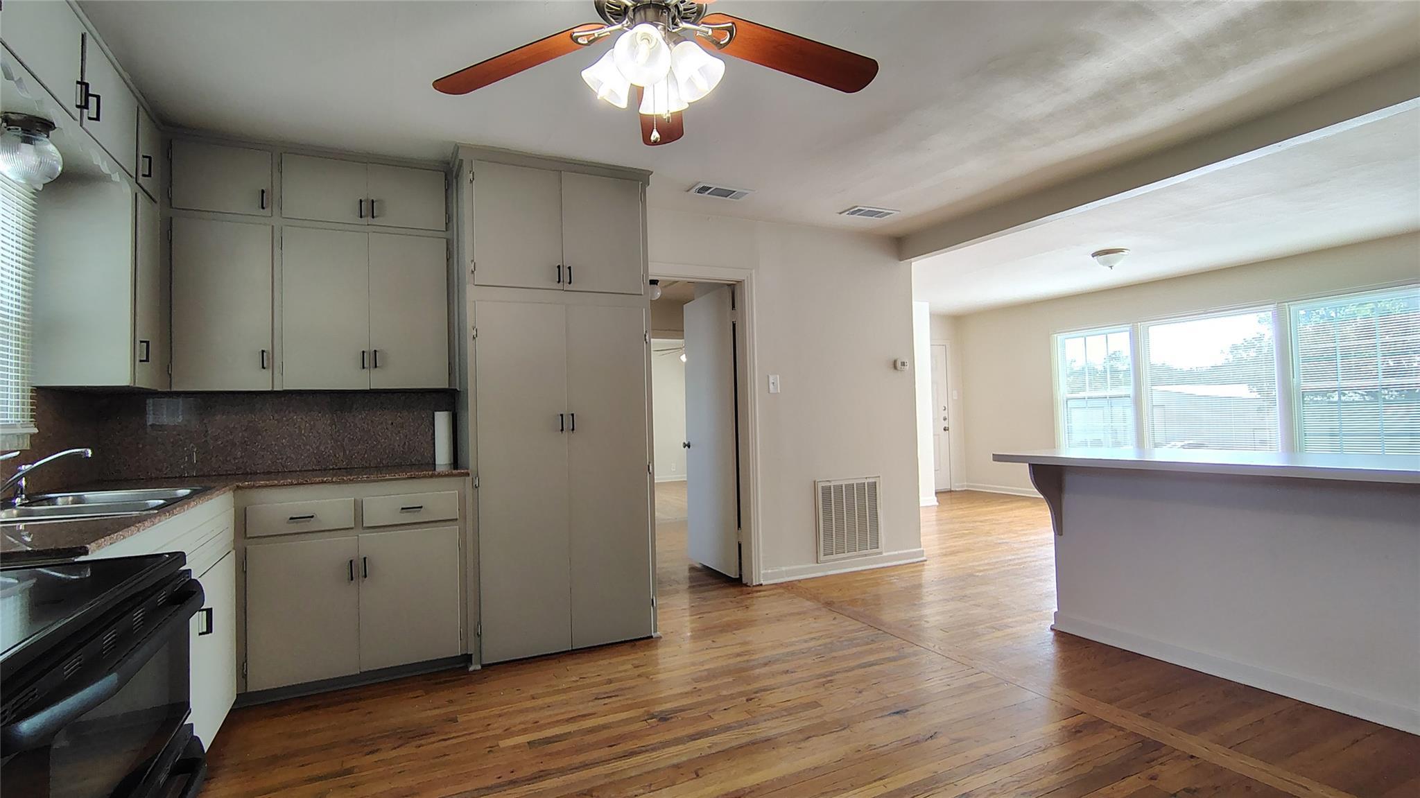 13805 Maye Pl Property Photo 7