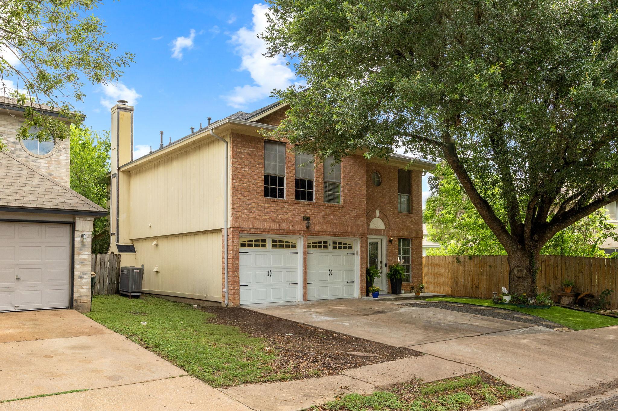 908 Tayside Dr Property Photo 2