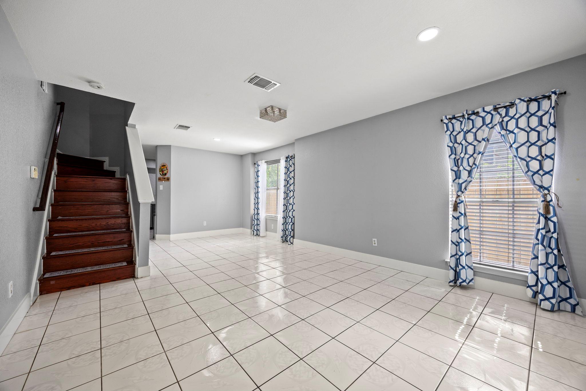 908 Tayside Dr Property Photo 4