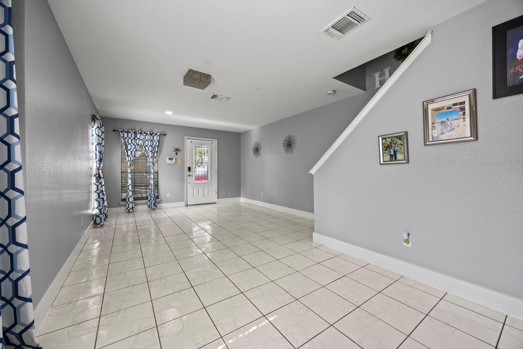 908 Tayside Dr Property Photo 7