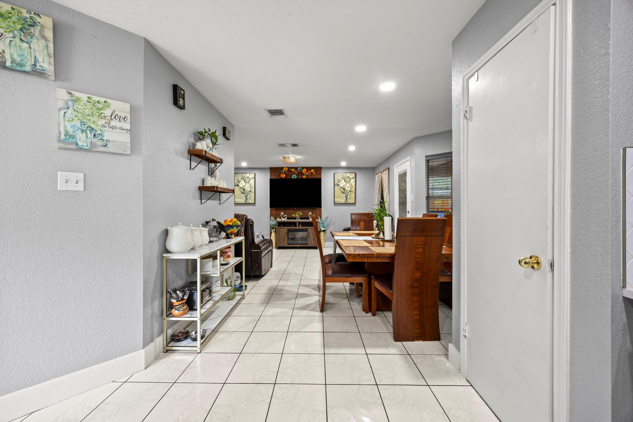 908 Tayside Dr Property Photo 10