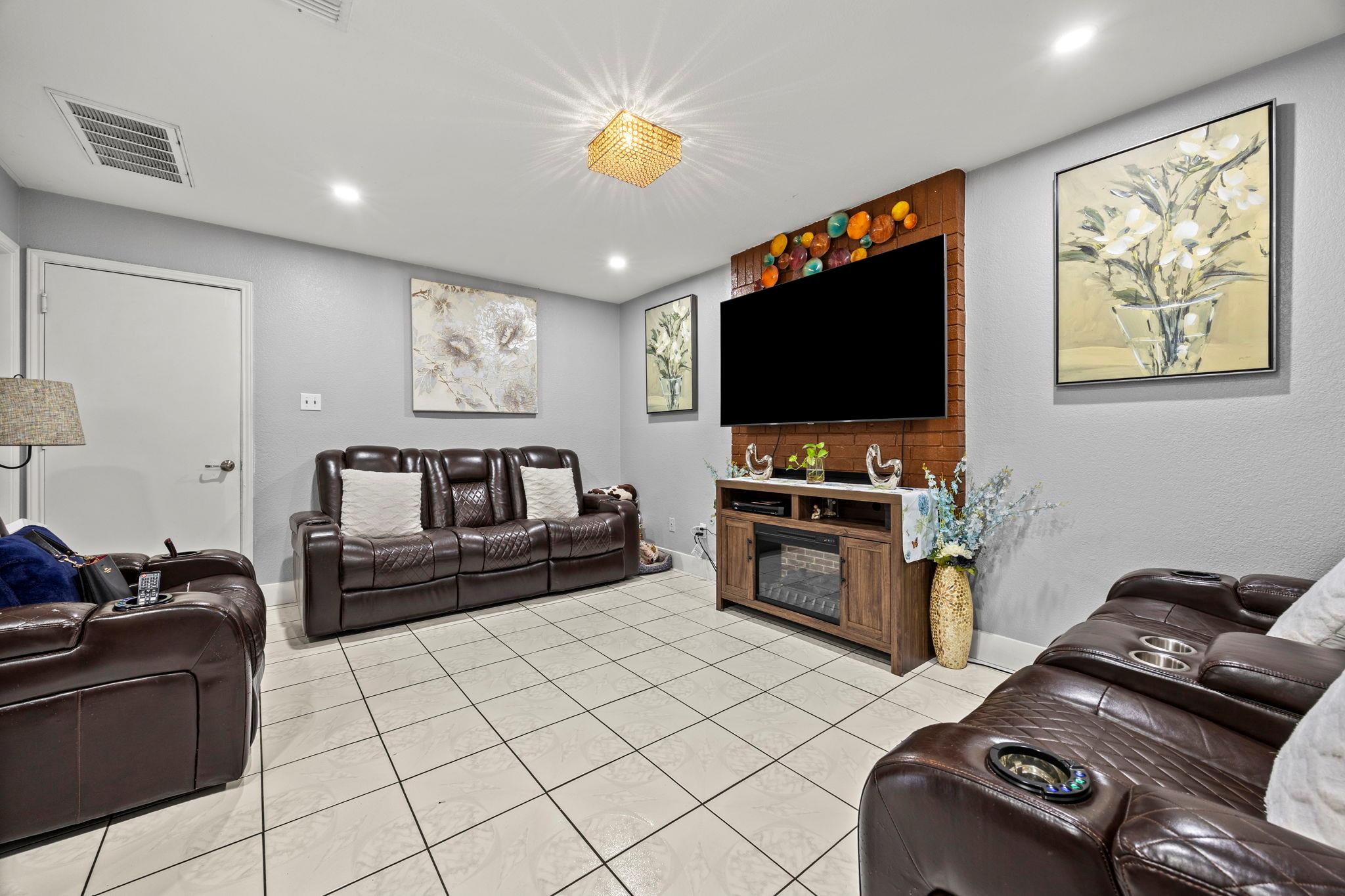 908 Tayside Dr Property Photo 11