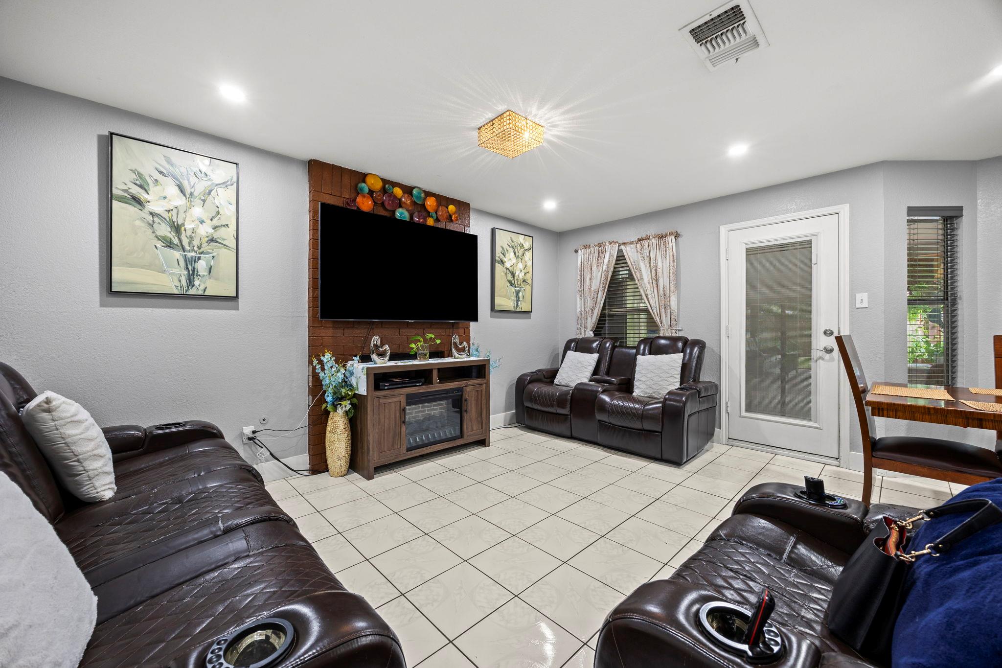 908 Tayside Dr Property Photo 12