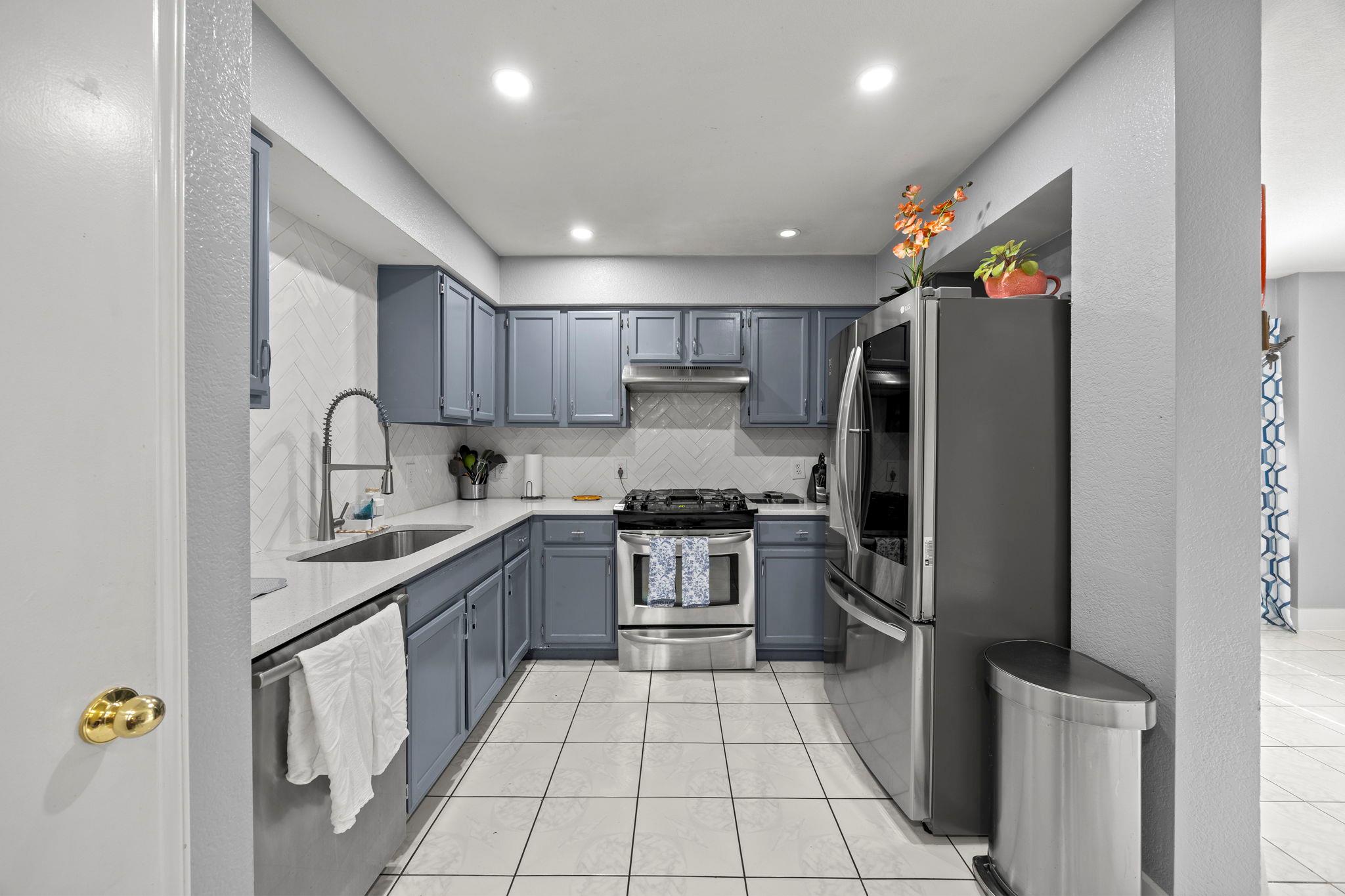 908 Tayside Dr Property Photo 15