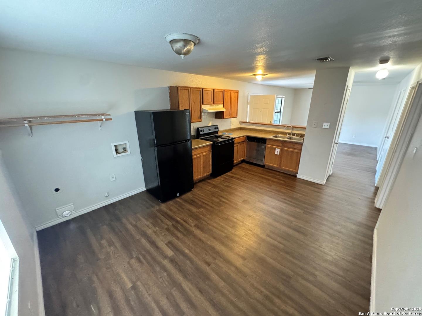 830 W Hutchins Pl #3 Property Photo 4