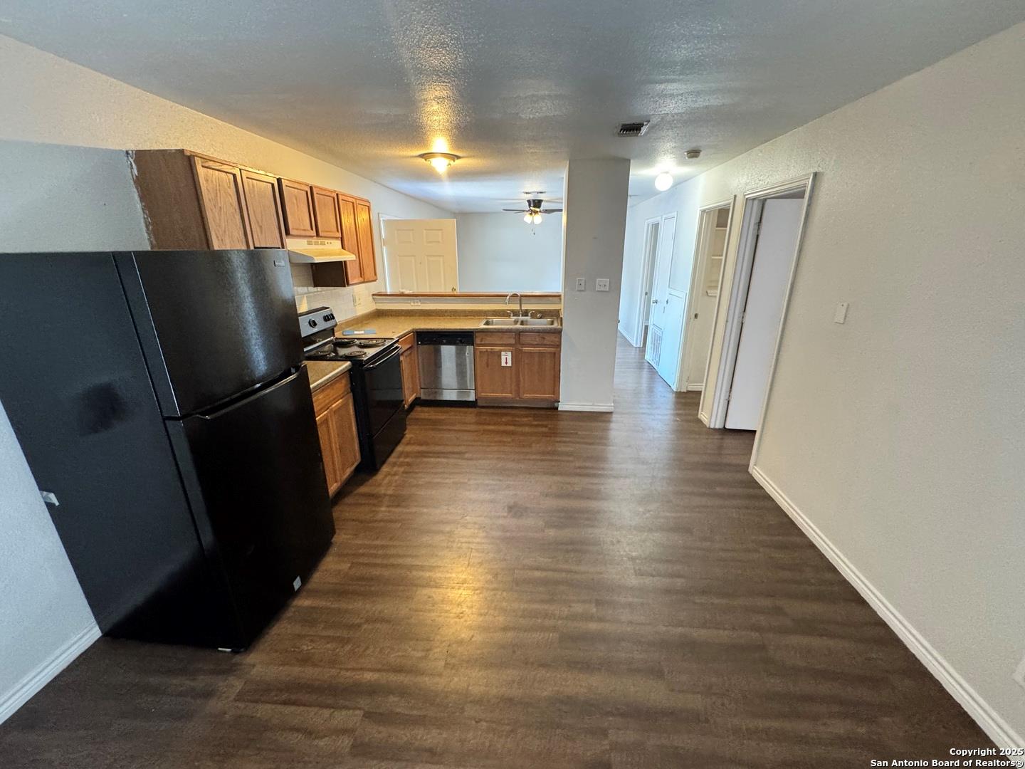830 W Hutchins Pl #3 Property Photo 5