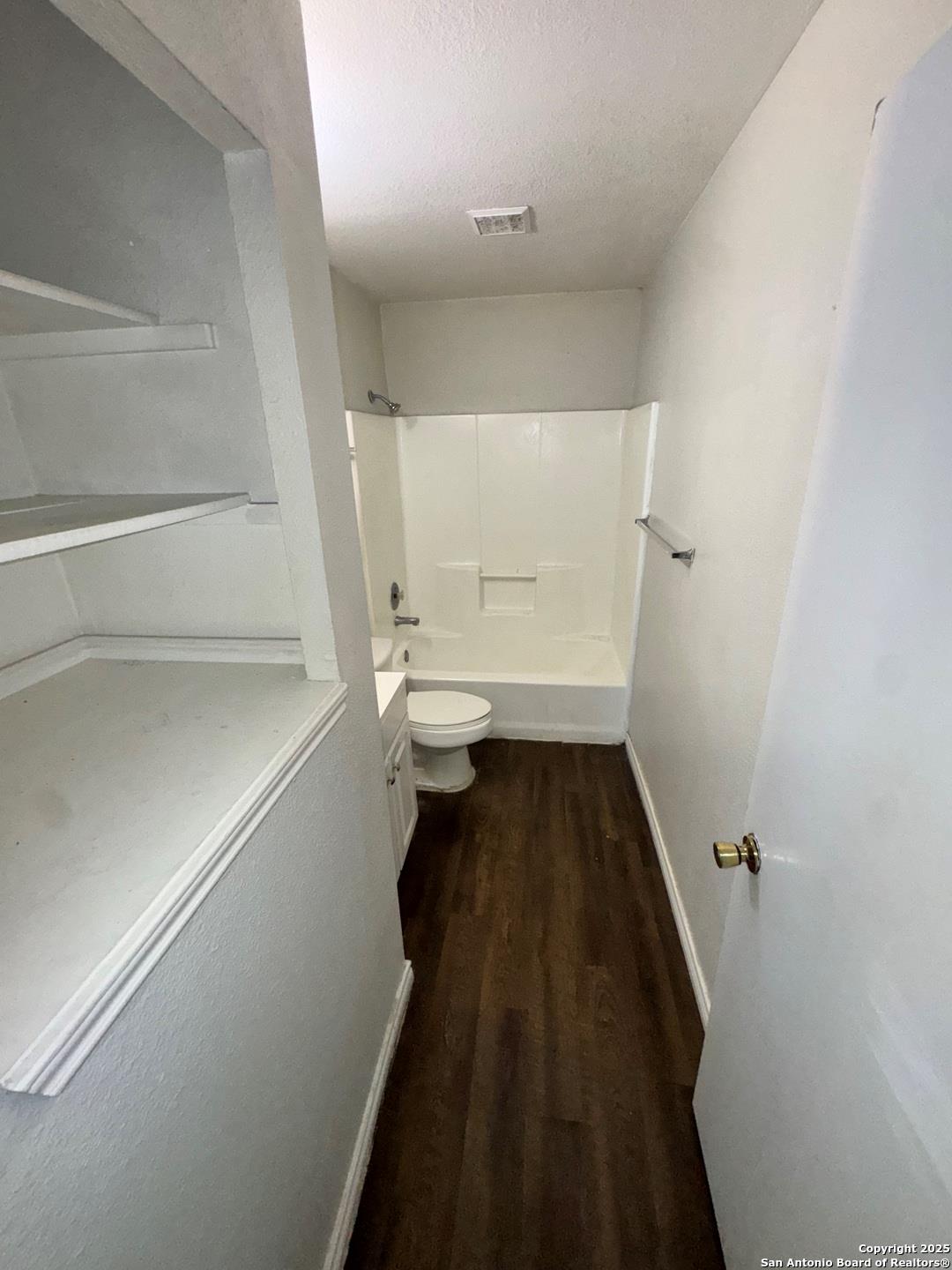 830 W Hutchins Pl #3 Property Photo 9