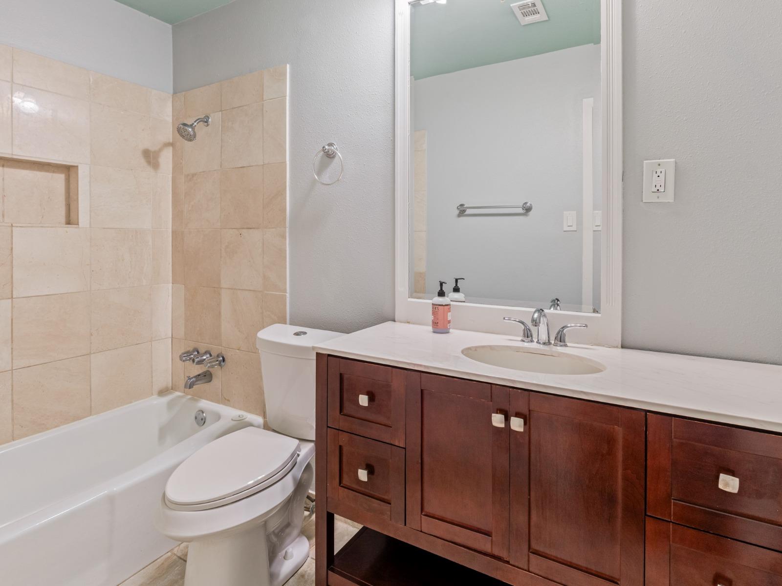 404 Mulberry Dr Property Photo 6