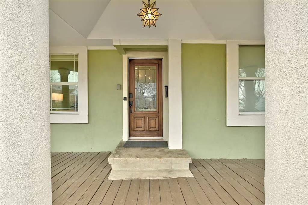2952 Higgins St Property Photo 3