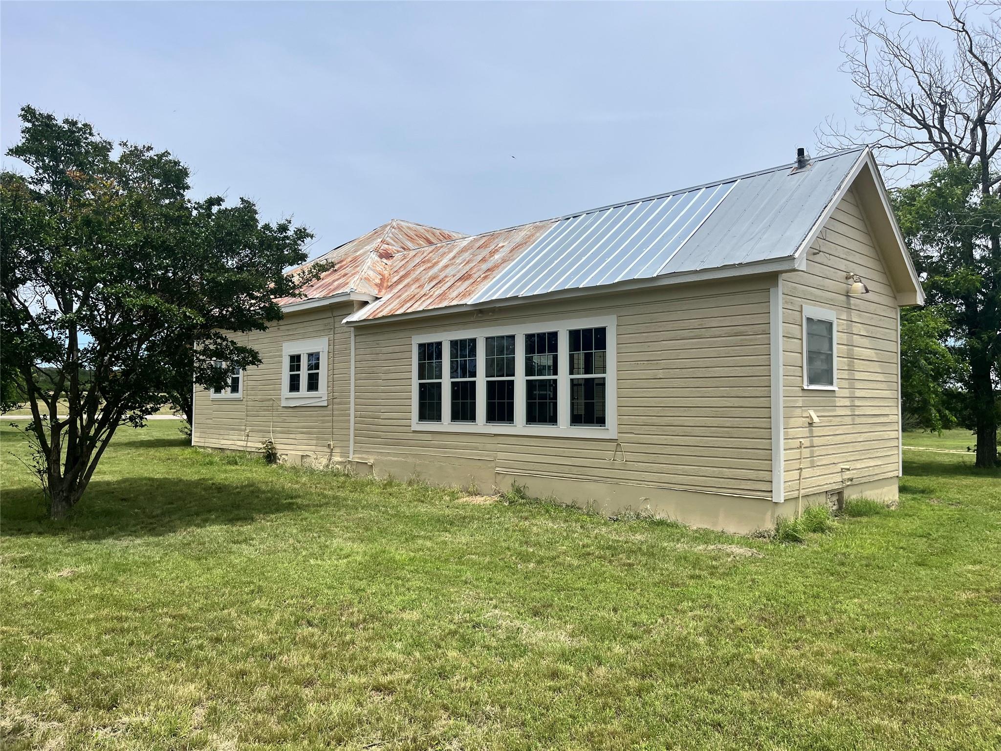 1312 Fm 581 Hwy E Property Photo 3