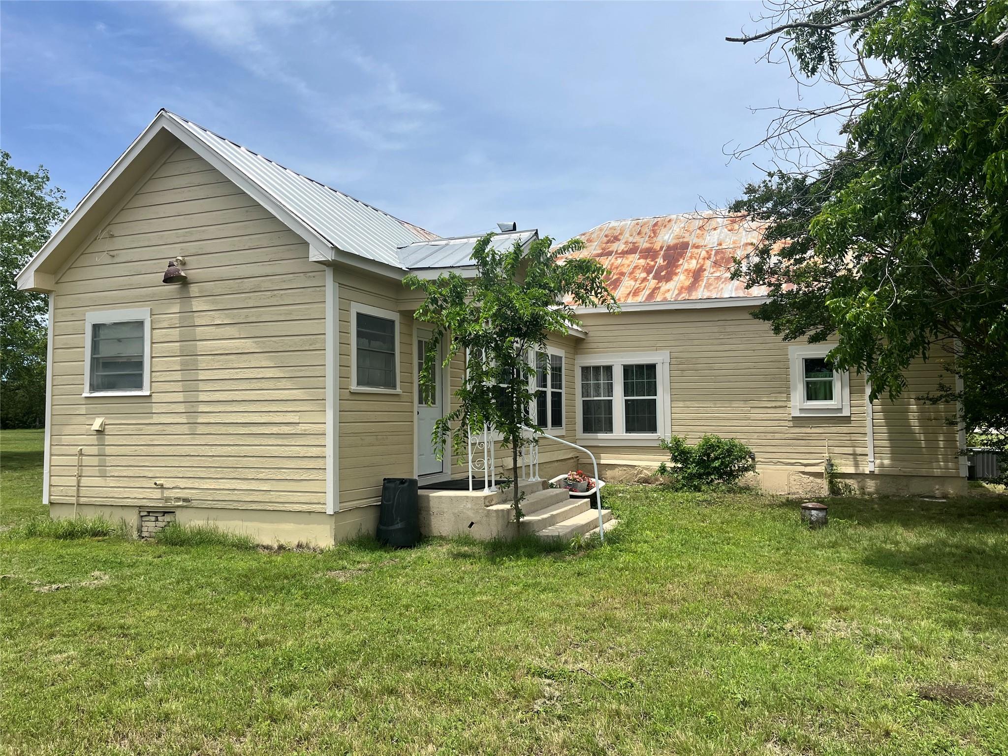 1312 Fm 581 Hwy E Property Photo 4
