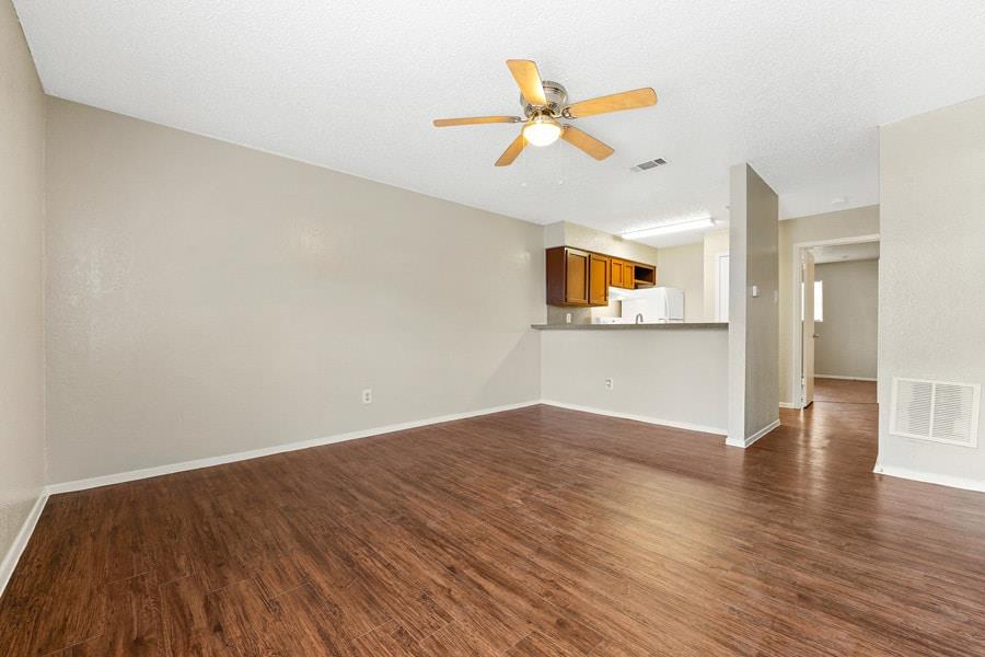 829 Park Plz #105 Property Photo 2