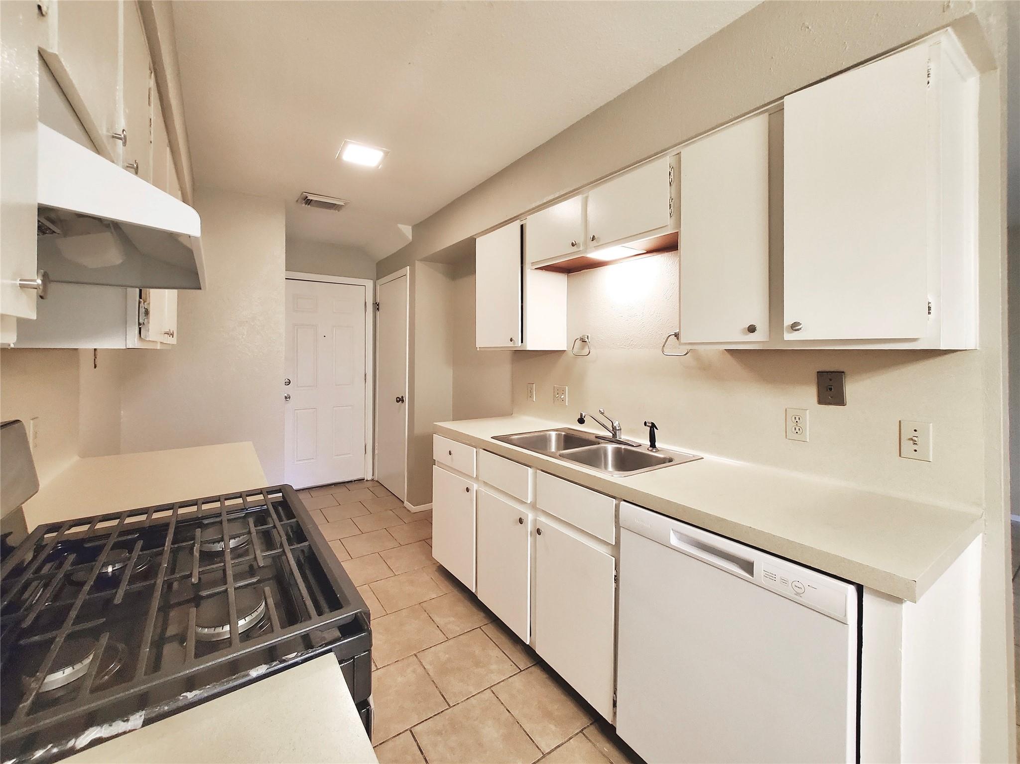 1814 Nicole Cir #b Property Photo 7