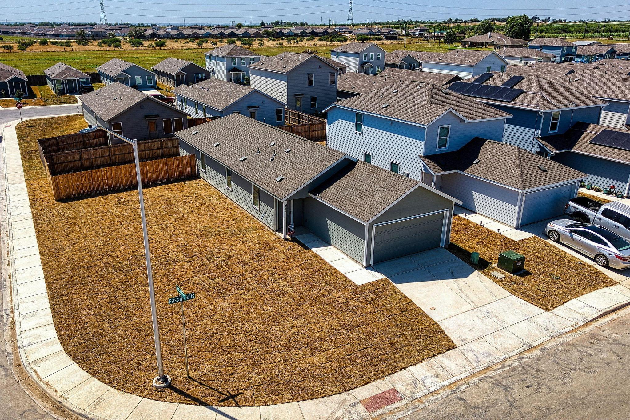 245 Pastar Fls Property Photo 4