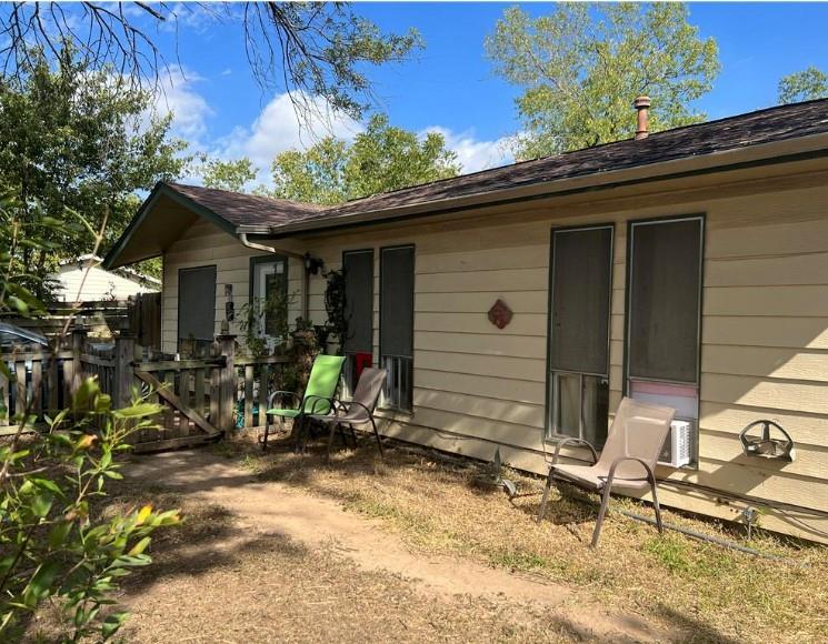 6112 Larch Ter Property Photo 1