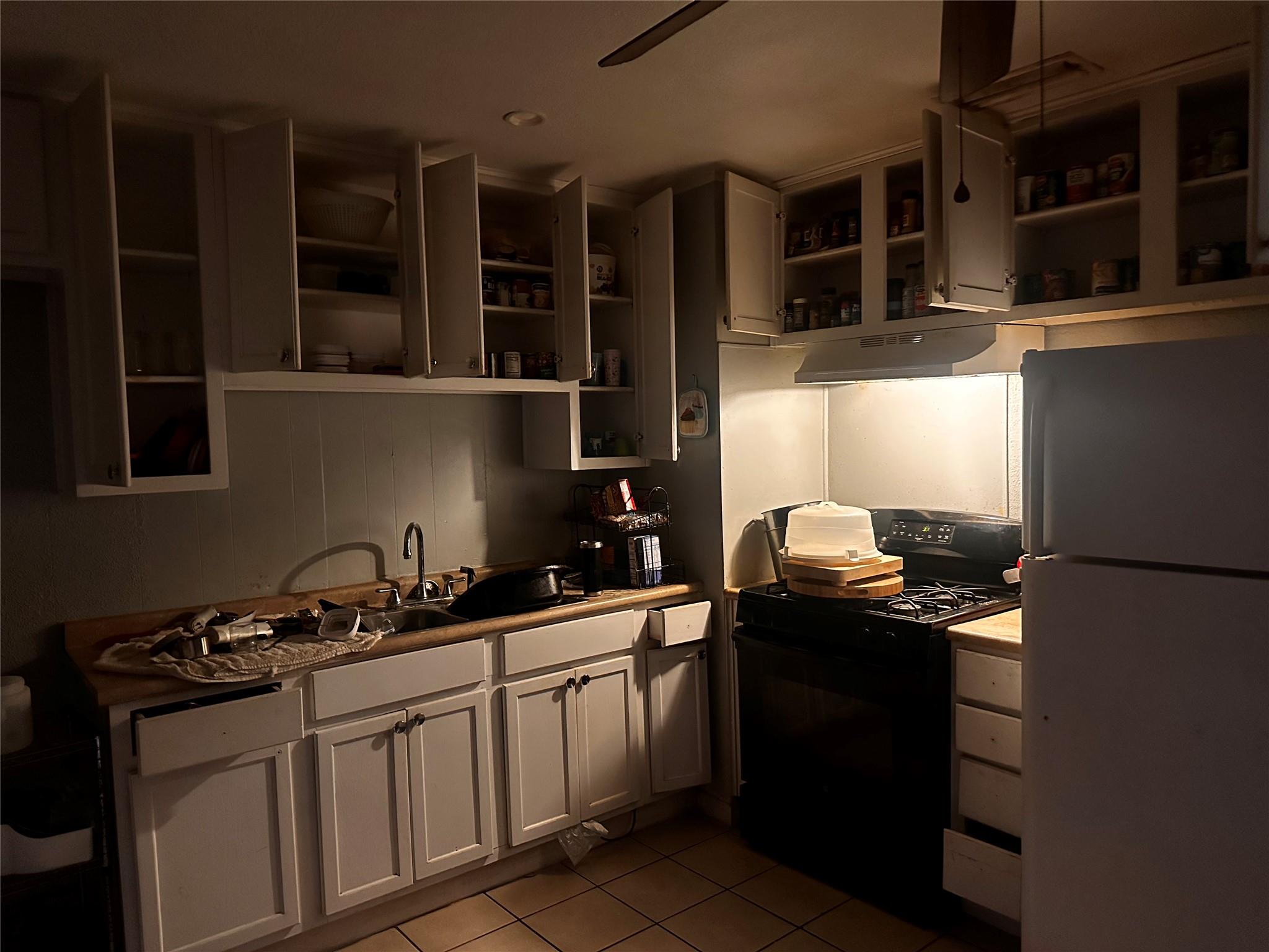 6112 Larch Ter Property Photo 3