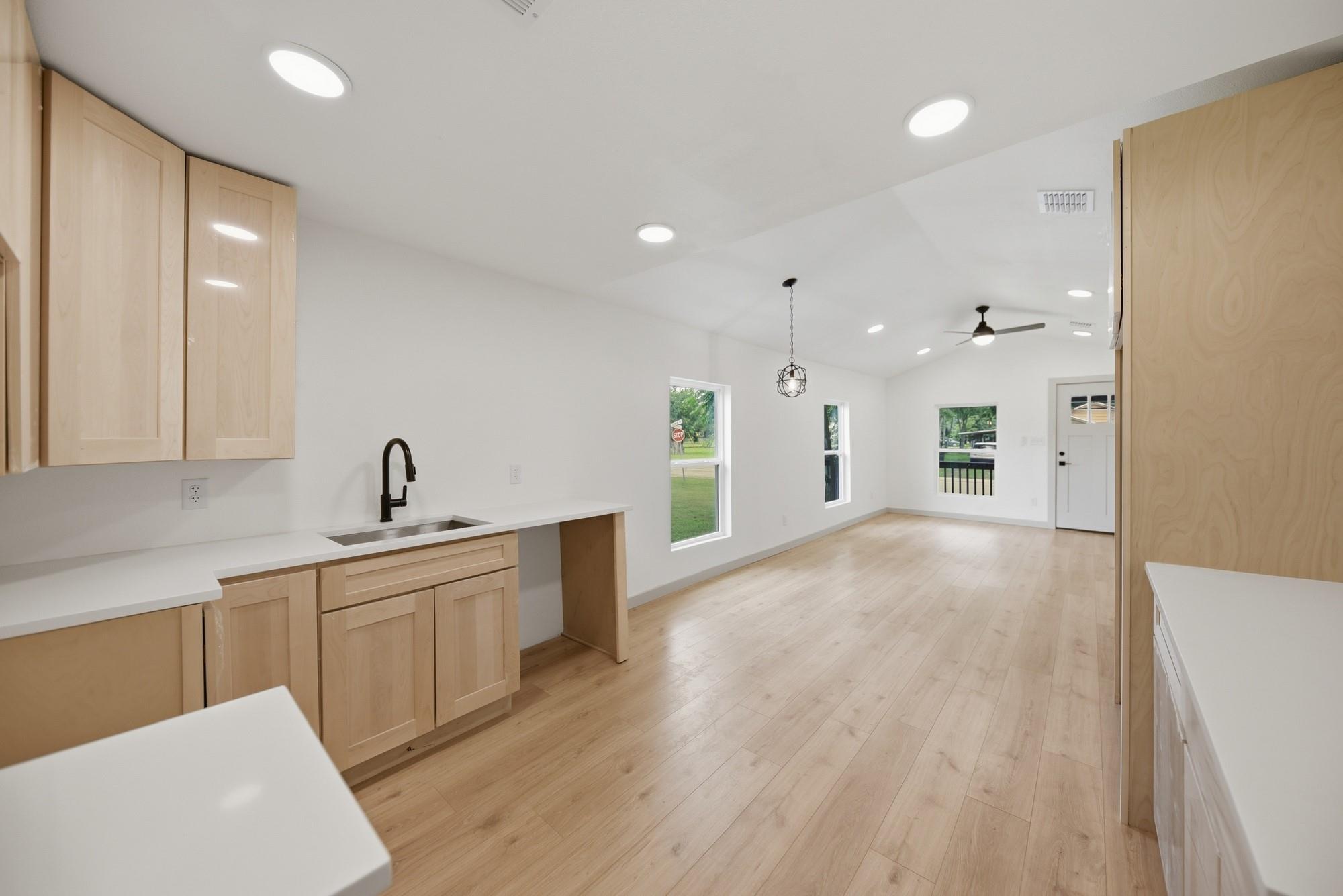 709 S Polk St Property Photo 1