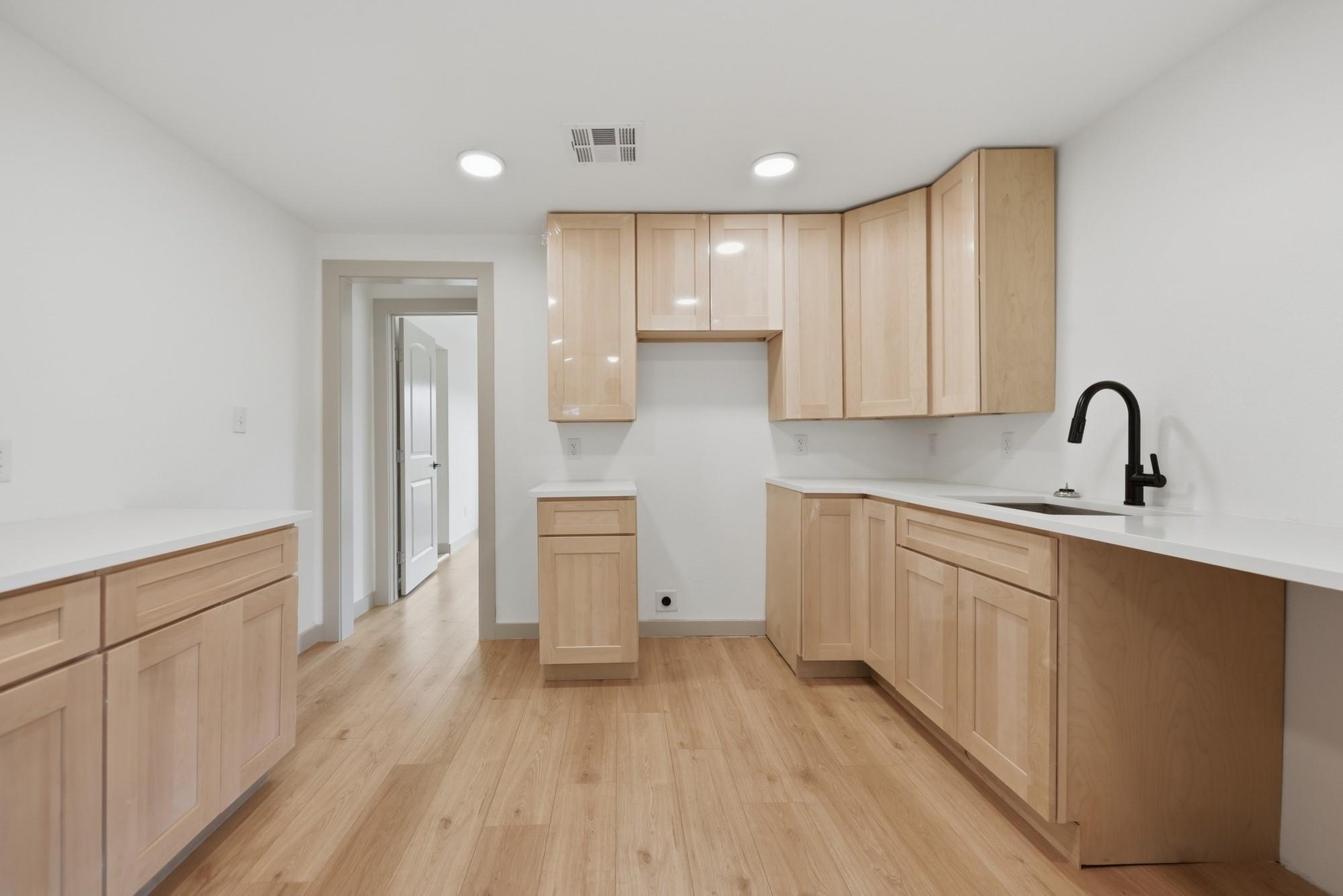 709 S Polk St Property Photo 3