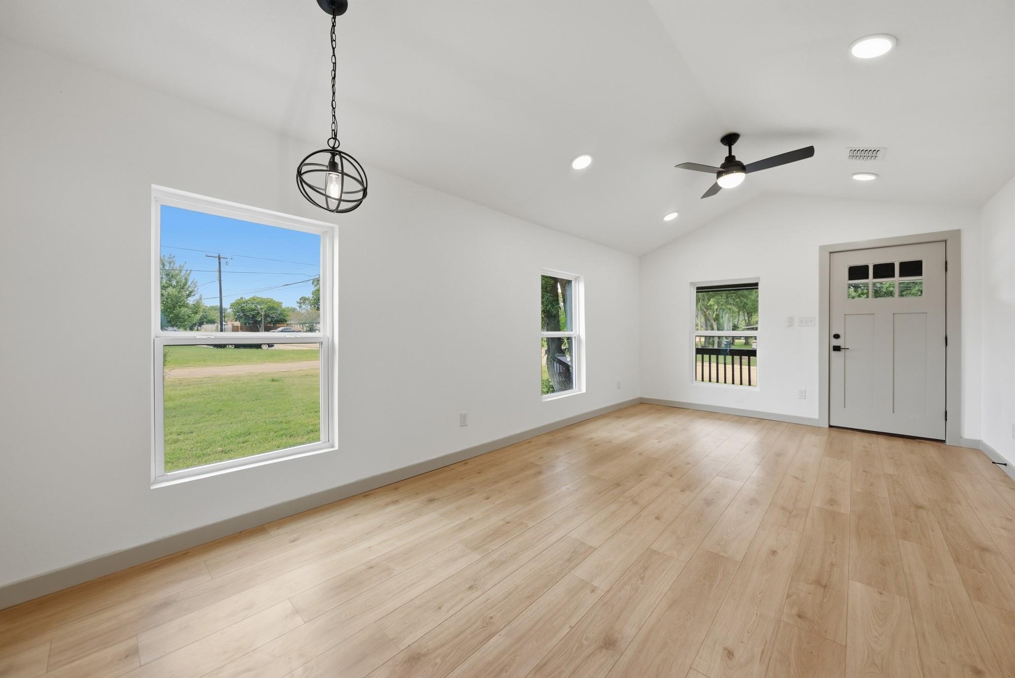 709 S Polk St Property Photo 6