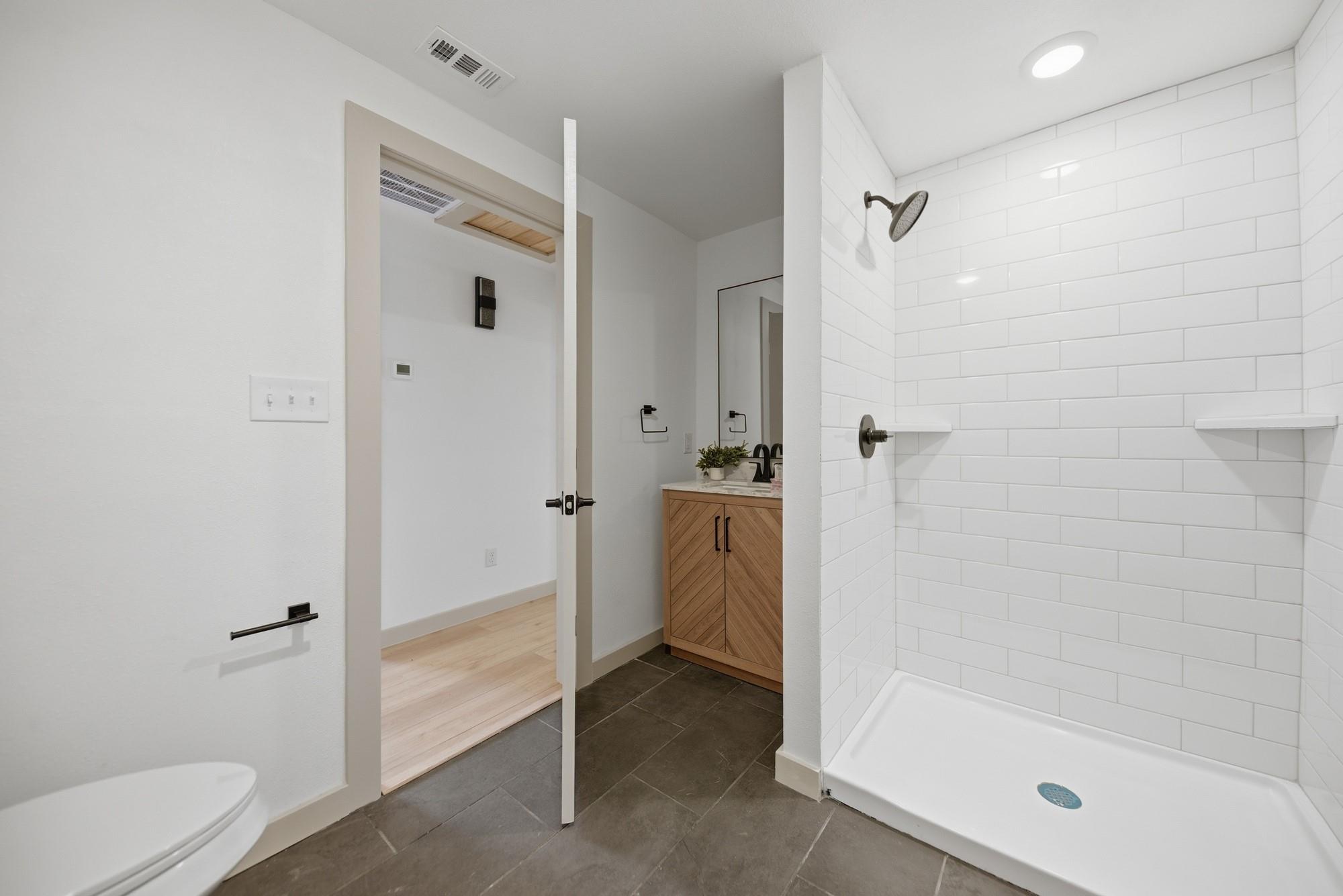 709 S Polk St Property Photo 9